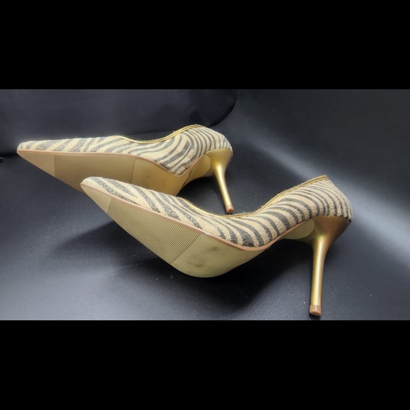 Delicious brand Zebra print with elegant gold heel pumps - Picture 4 of 6